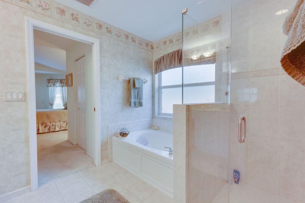 FRAMELESS SHOWER DOOR