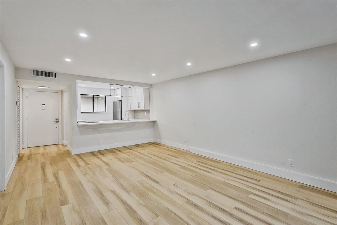 12-5220 Las Verdes Circle Unit 321-12