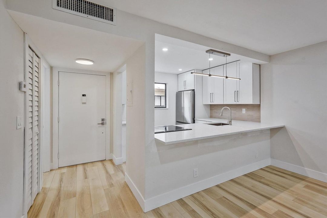 08-5220 Las Verdes Circle Unit 321-8