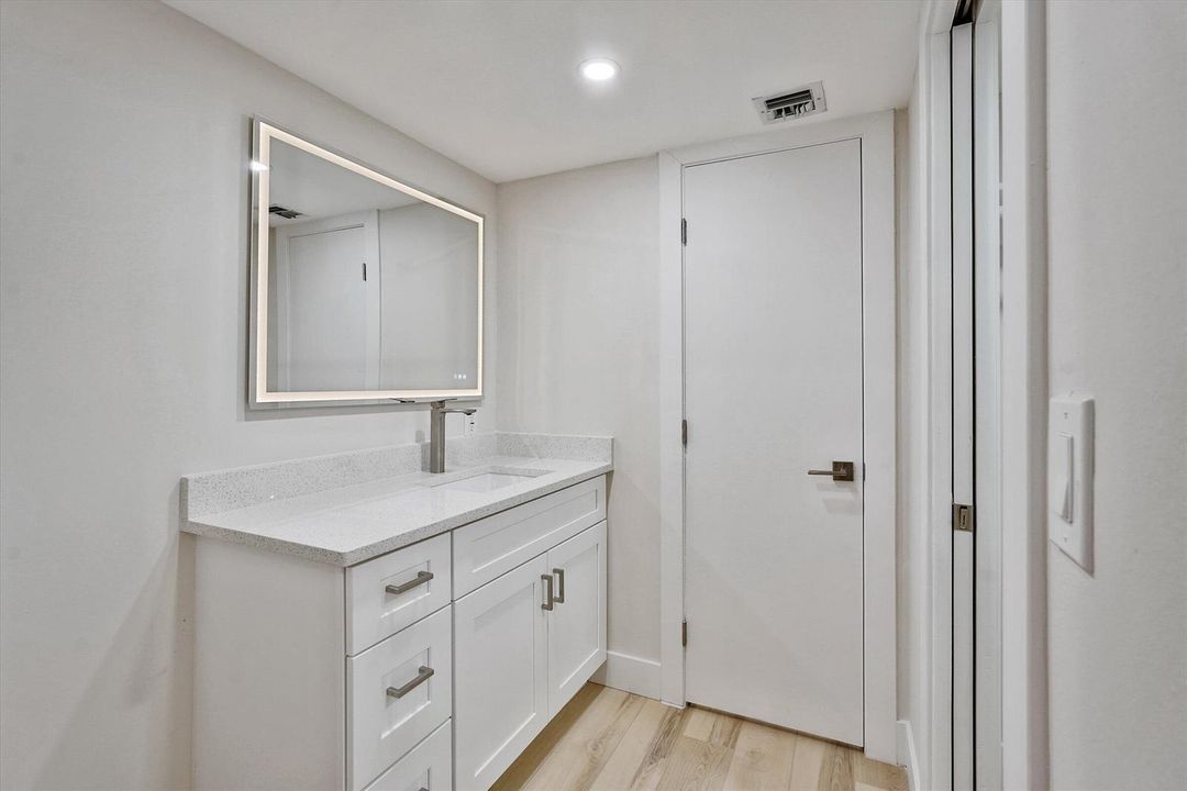 19-5220 Las Verdes Circle Unit 321-19