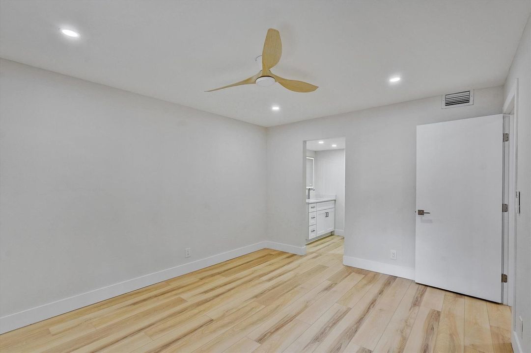 16-5220 Las Verdes Circle Unit 321-16