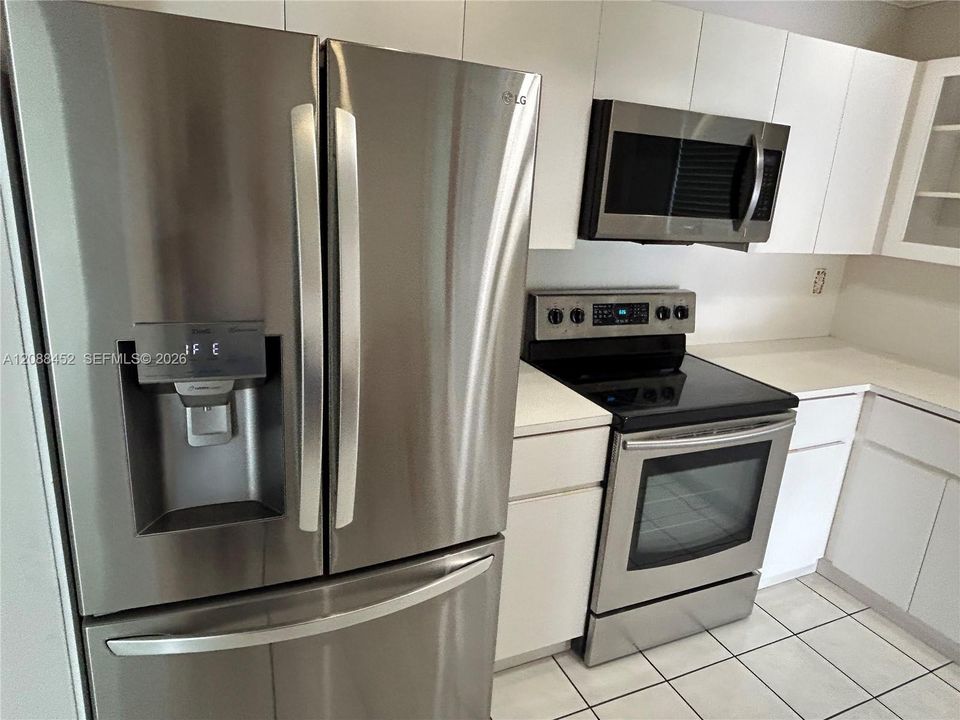 For Rent: $3,500 (3 beds, 2 baths, 1666 Square Feet)
