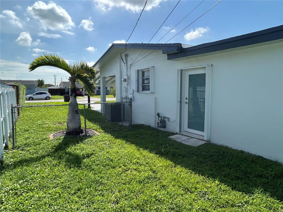 For Rent: $3,500 (3 beds, 2 baths, 1666 Square Feet)