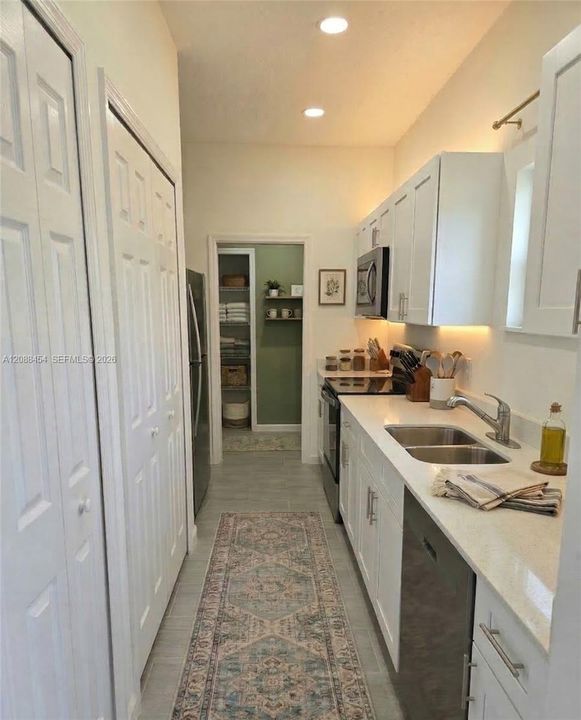 For Rent: $1,850 (3 beds, 2 baths, 1055 Square Feet)