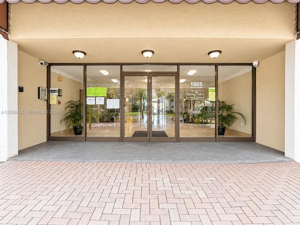 For Rent: $1,650 (1 beds, 1 baths, 673 Square Feet)