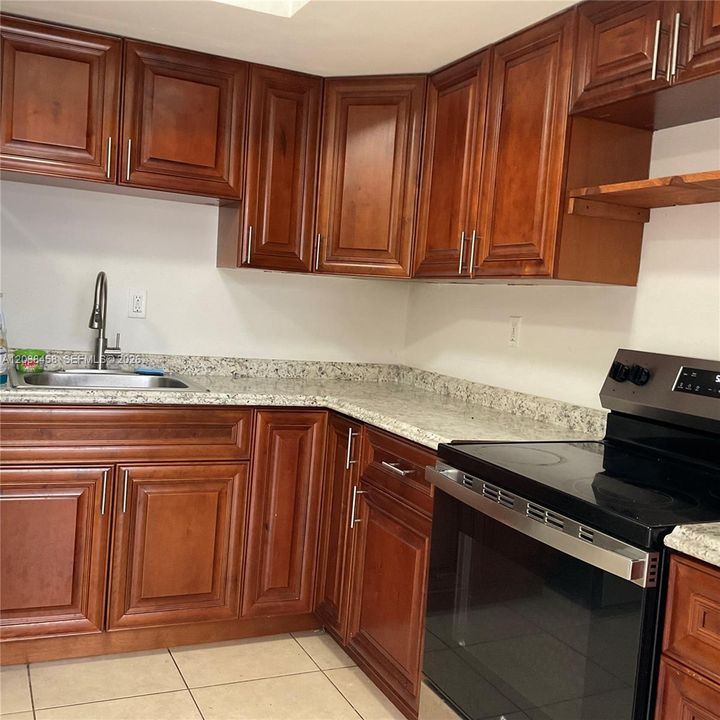 For Rent: $2,000 (2 beds, 1 baths, 768 Square Feet)
