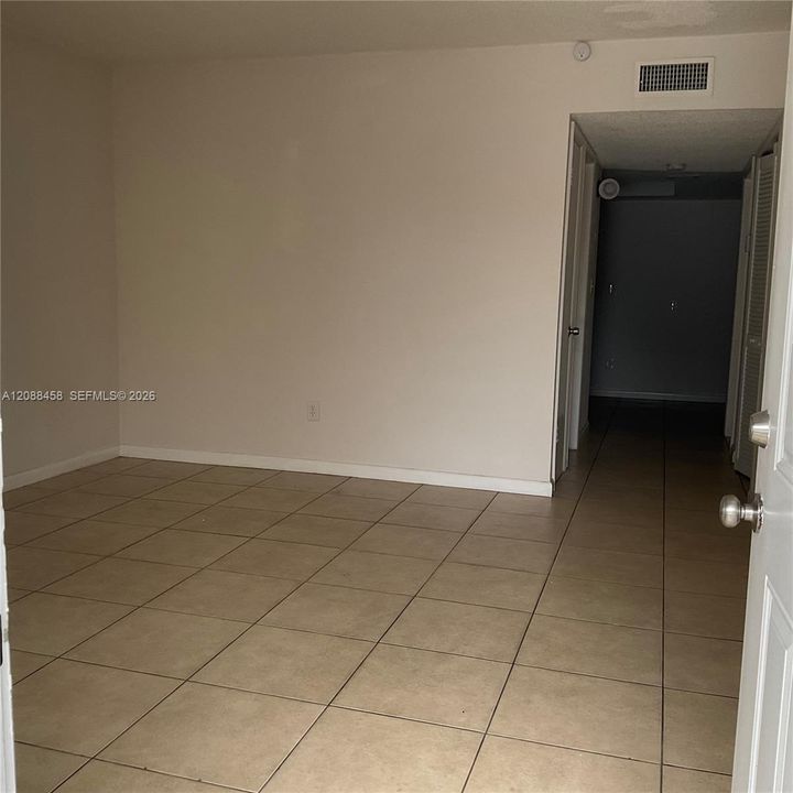 For Rent: $2,000 (2 beds, 1 baths, 768 Square Feet)