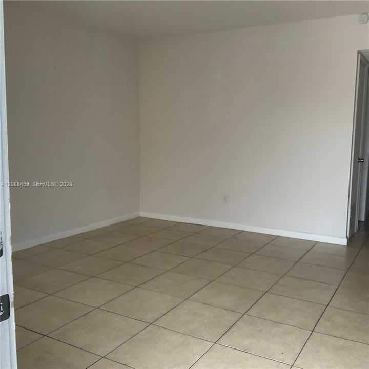 For Rent: $2,000 (2 beds, 1 baths, 768 Square Feet)