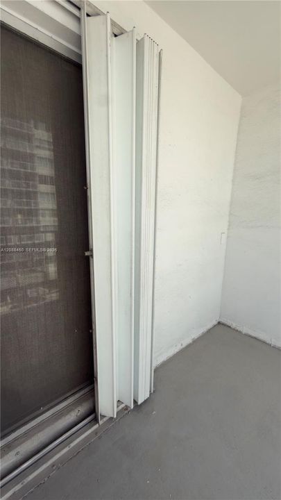 For Sale: $280,000 (1 beds, 1 baths, 770 Square Feet)