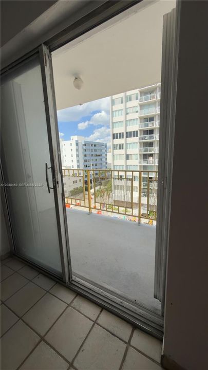 For Sale: $280,000 (1 beds, 1 baths, 770 Square Feet)