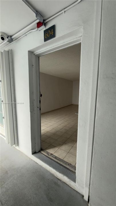 For Sale: $280,000 (1 beds, 1 baths, 770 Square Feet)