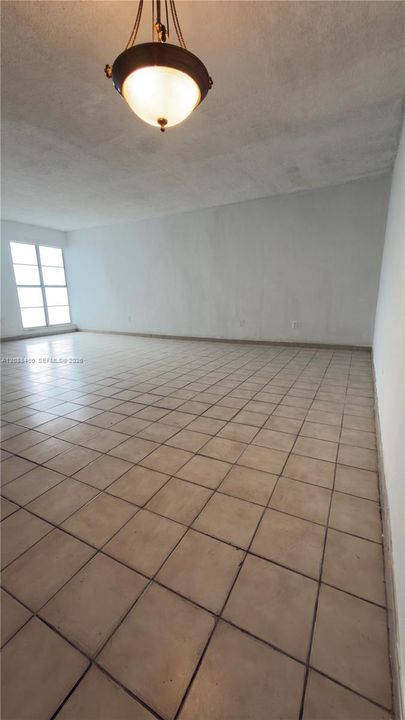 For Sale: $280,000 (1 beds, 1 baths, 770 Square Feet)