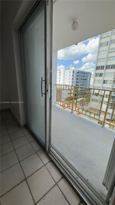 For Sale: $280,000 (1 beds, 1 baths, 770 Square Feet)