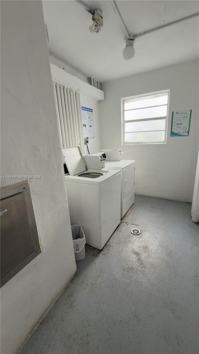 For Sale: $280,000 (1 beds, 1 baths, 770 Square Feet)