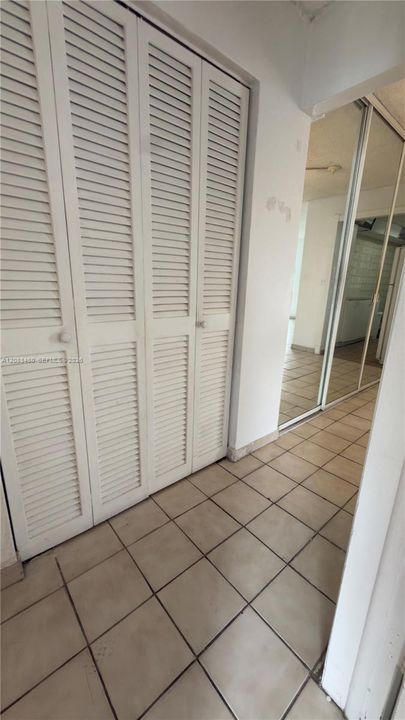 For Sale: $280,000 (1 beds, 1 baths, 770 Square Feet)