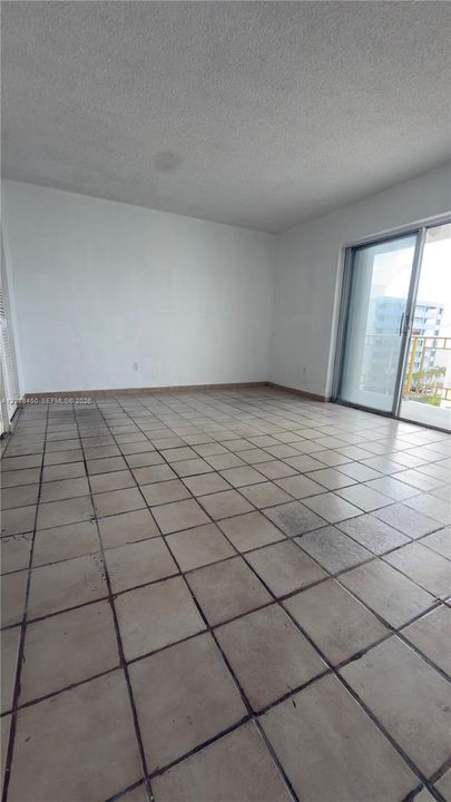 For Sale: $280,000 (1 beds, 1 baths, 770 Square Feet)