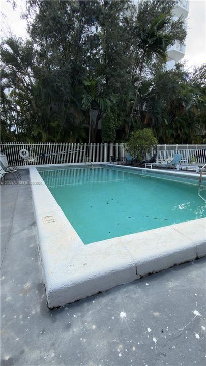 For Sale: $280,000 (1 beds, 1 baths, 770 Square Feet)