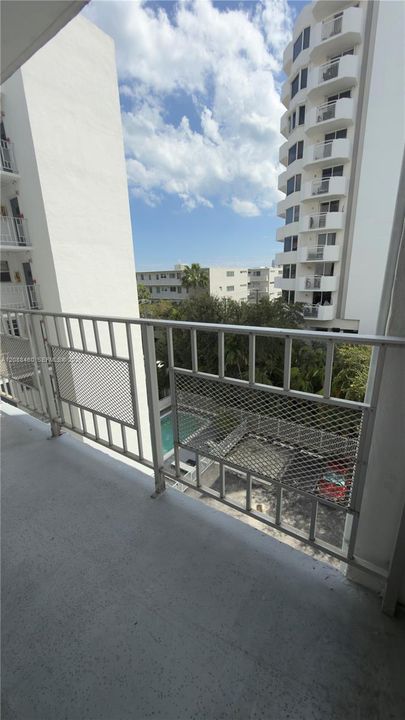 For Sale: $280,000 (1 beds, 1 baths, 770 Square Feet)
