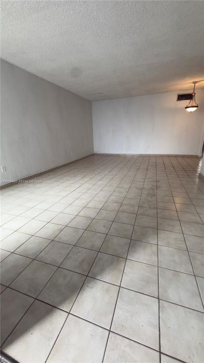 For Sale: $280,000 (1 beds, 1 baths, 770 Square Feet)
