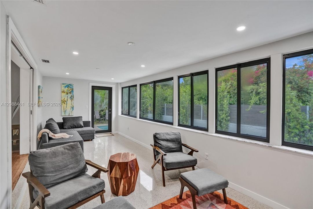 En Venta: $1,690,000 (3 camas, 2 baños, 1951 Pies cuadrados)
