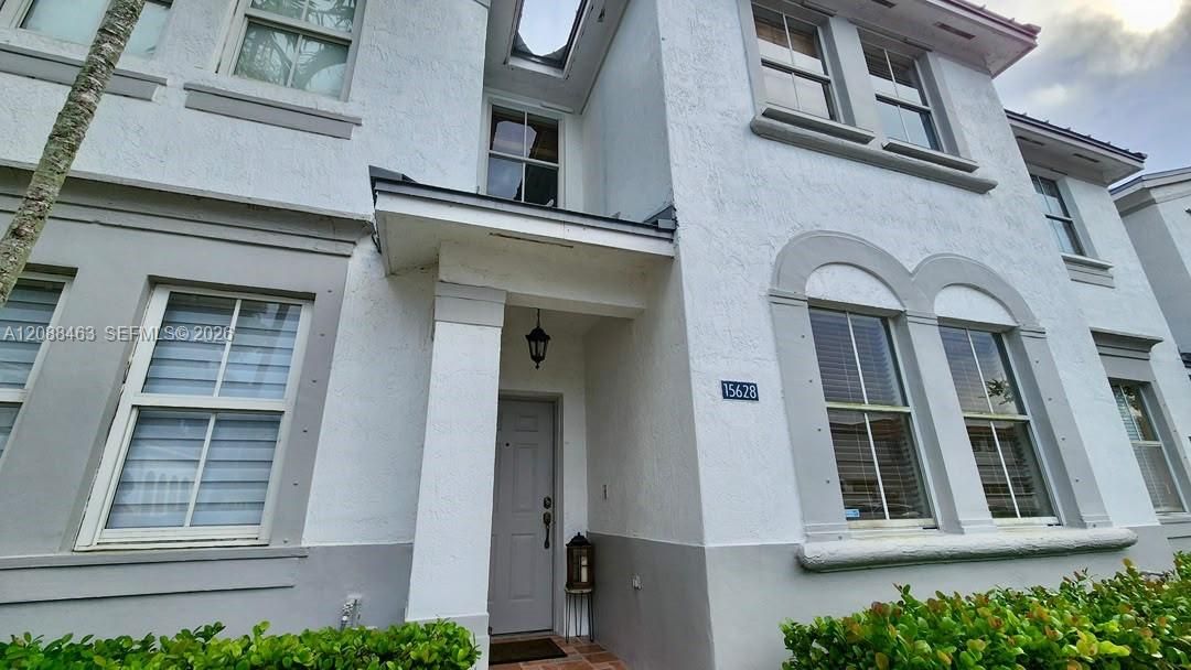 For Rent: $2,900 (3 beds, 2 baths, 1450 Square Feet)