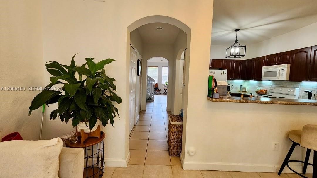 For Rent: $2,900 (3 beds, 2 baths, 1450 Square Feet)