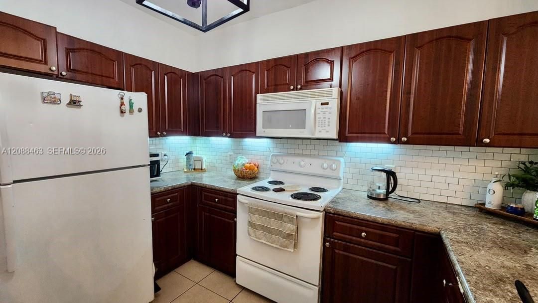 For Rent: $2,900 (3 beds, 2 baths, 1450 Square Feet)