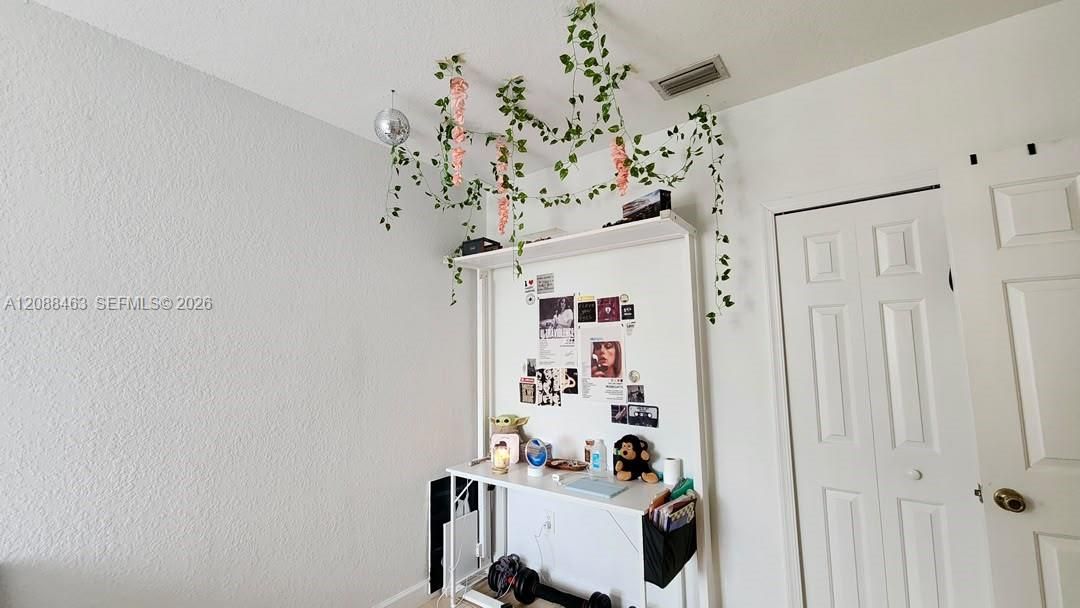 For Rent: $2,900 (3 beds, 2 baths, 1450 Square Feet)