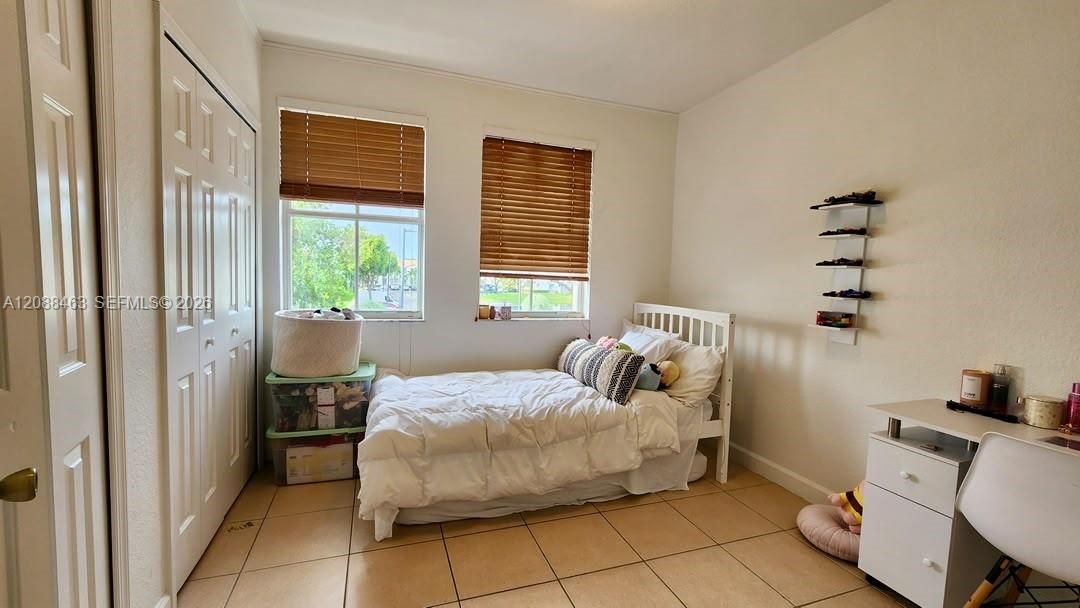 For Rent: $2,900 (3 beds, 2 baths, 1450 Square Feet)