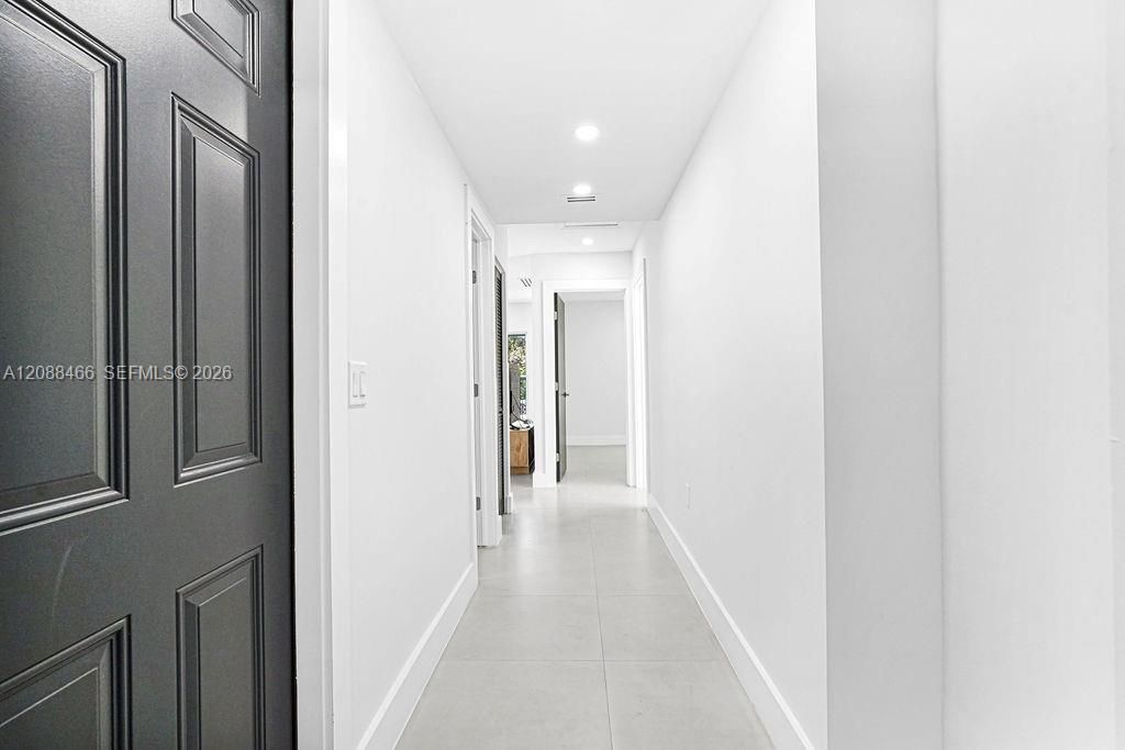 For Rent: $3,900 (3 beds, 2 baths, 1096 Square Feet)