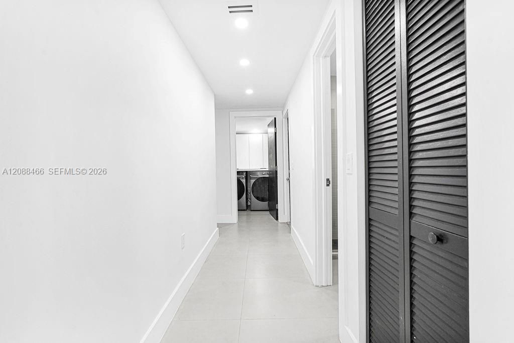 For Rent: $3,900 (3 beds, 2 baths, 1096 Square Feet)