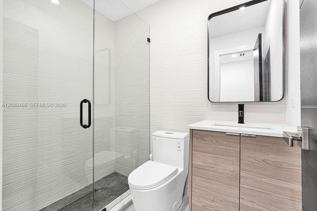 For Rent: $3,900 (3 beds, 2 baths, 1096 Square Feet)