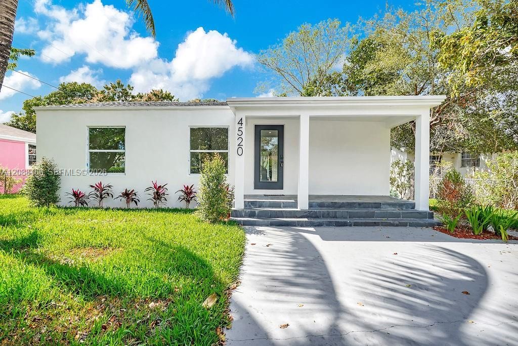 For Rent: $3,900 (3 beds, 2 baths, 1096 Square Feet)