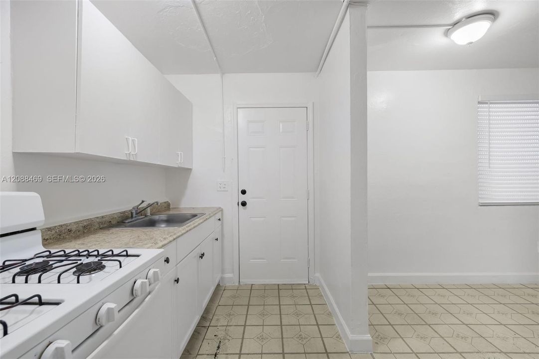 For Rent: $1,775 (2 beds, 1 baths, 800 Square Feet)