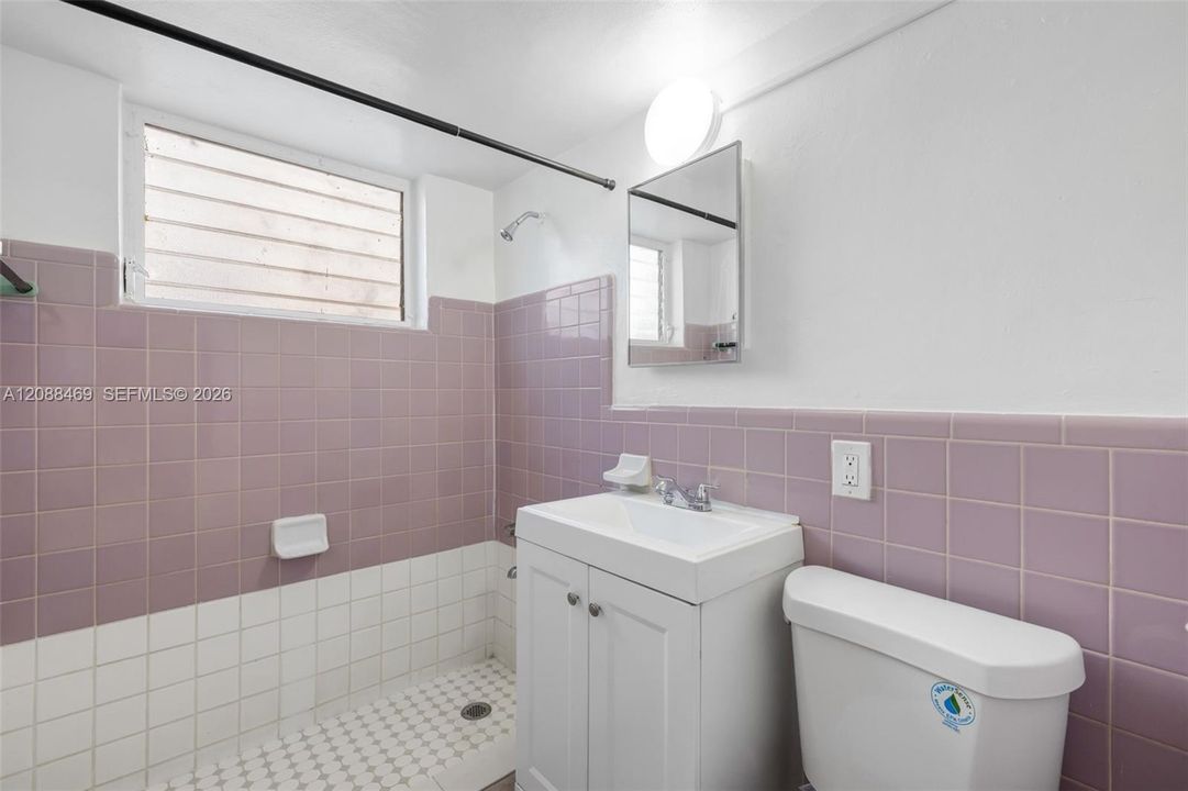 For Rent: $1,775 (2 beds, 1 baths, 800 Square Feet)