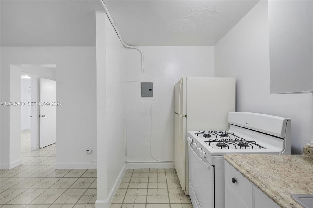 For Rent: $1,775 (2 beds, 1 baths, 800 Square Feet)