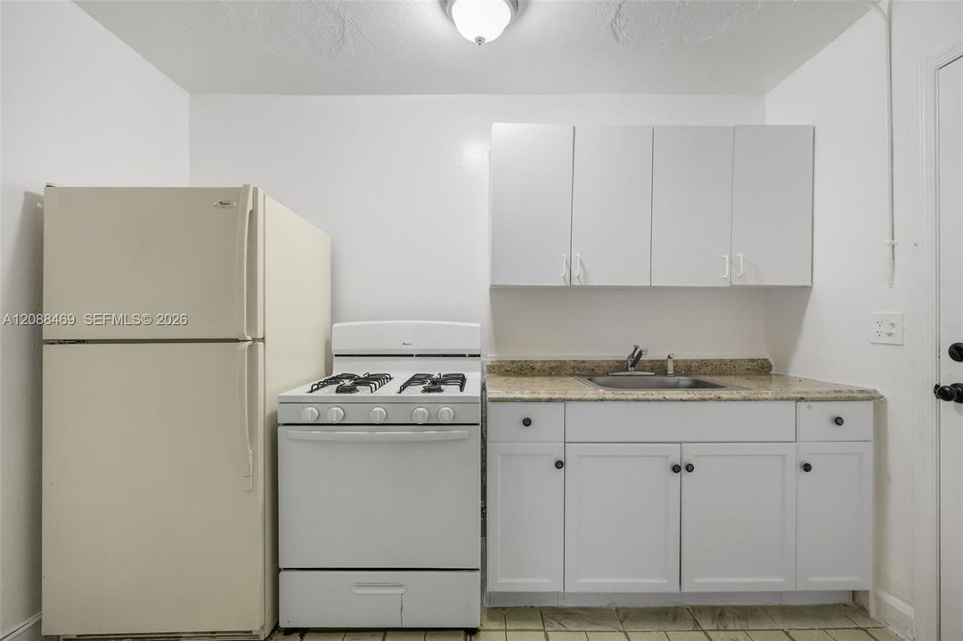 For Rent: $1,775 (2 beds, 1 baths, 800 Square Feet)