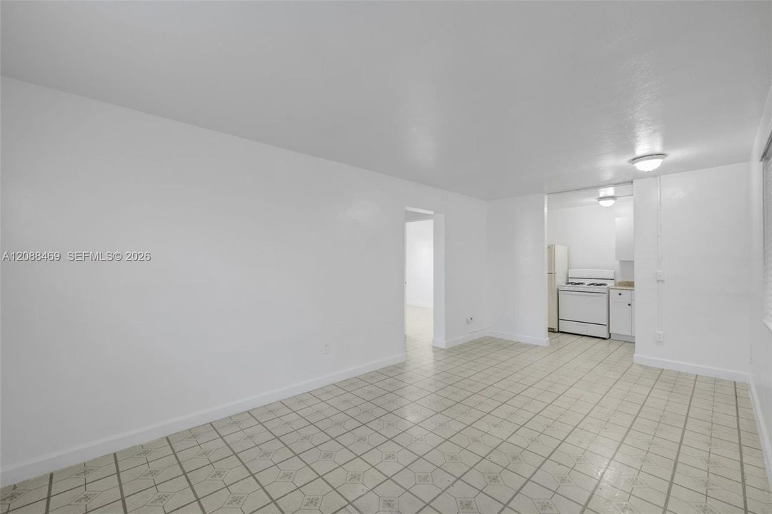 For Rent: $1,775 (2 beds, 1 baths, 800 Square Feet)
