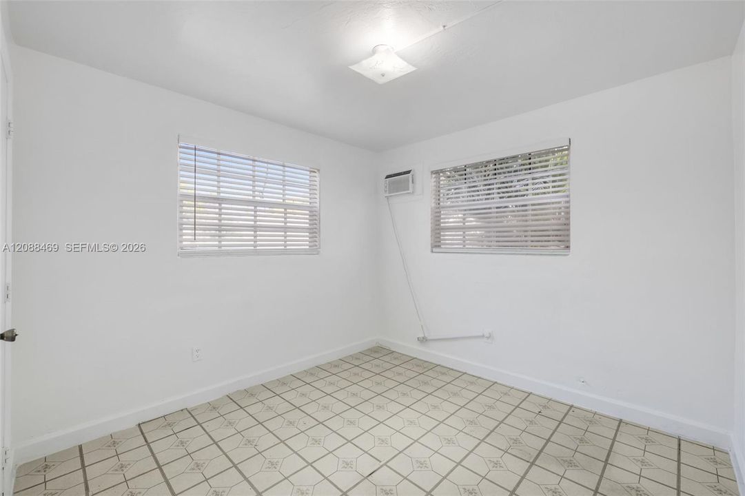 For Rent: $1,775 (2 beds, 1 baths, 800 Square Feet)