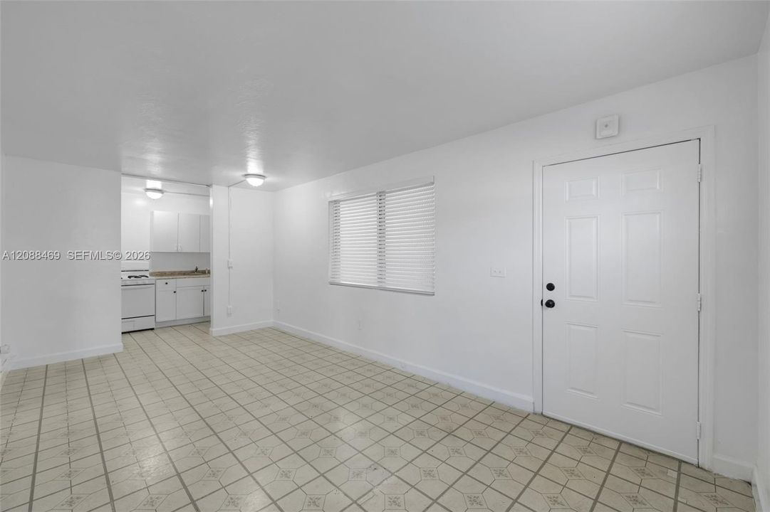 For Rent: $1,775 (2 beds, 1 baths, 800 Square Feet)