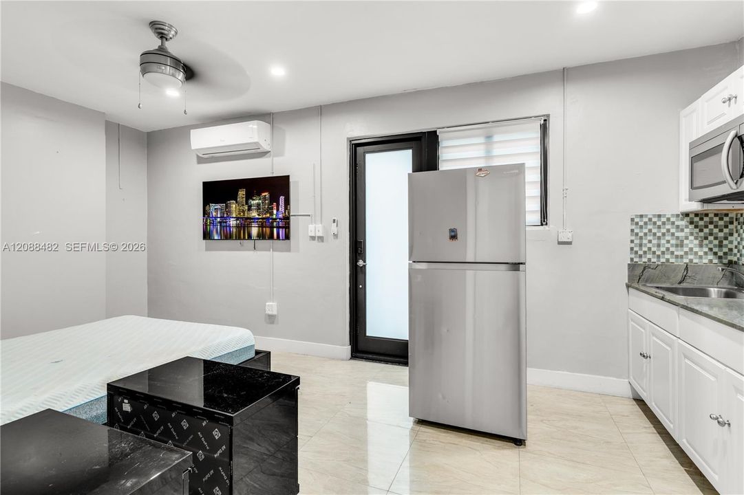 En Venta: $880,000 (4 camas, 3 baños, 1614 Pies cuadrados)