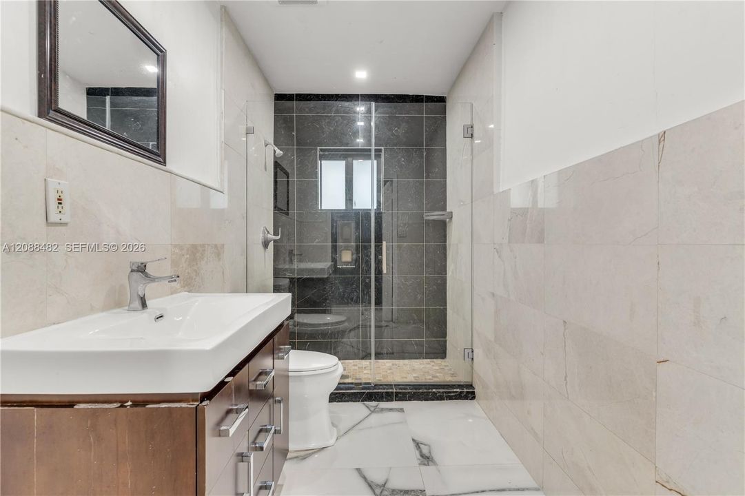 En Venta: $880,000 (4 camas, 3 baños, 1614 Pies cuadrados)