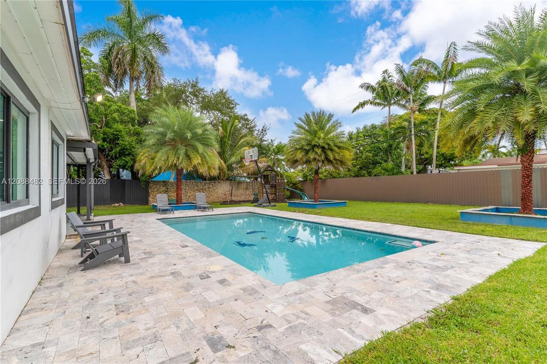 En Venta: $880,000 (4 camas, 3 baños, 1614 Pies cuadrados)