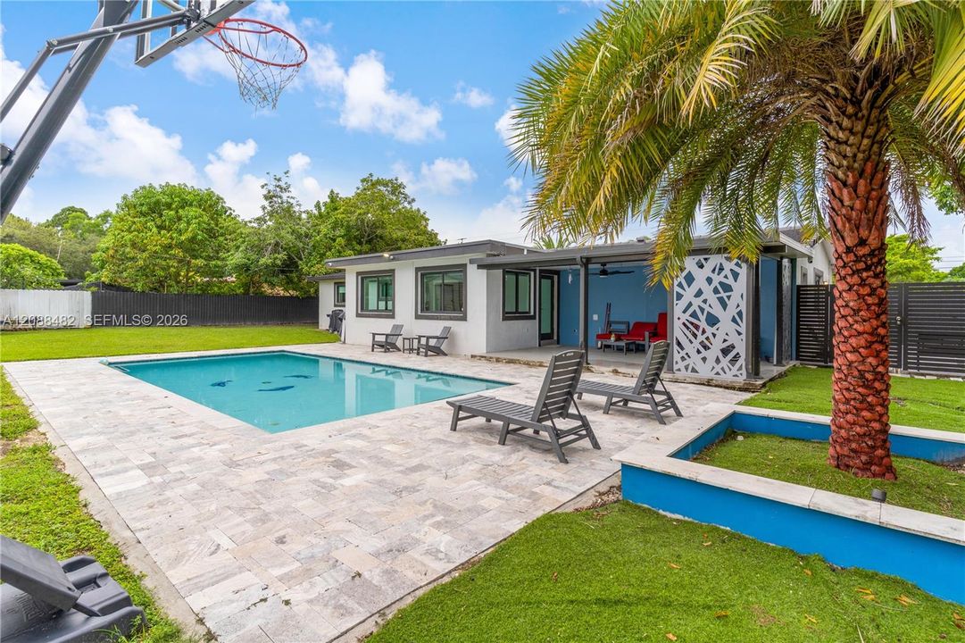 En Venta: $880,000 (4 camas, 3 baños, 1614 Pies cuadrados)