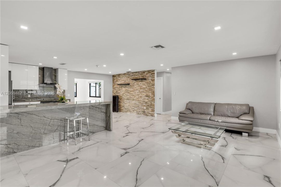 En Venta: $880,000 (4 camas, 3 baños, 1614 Pies cuadrados)