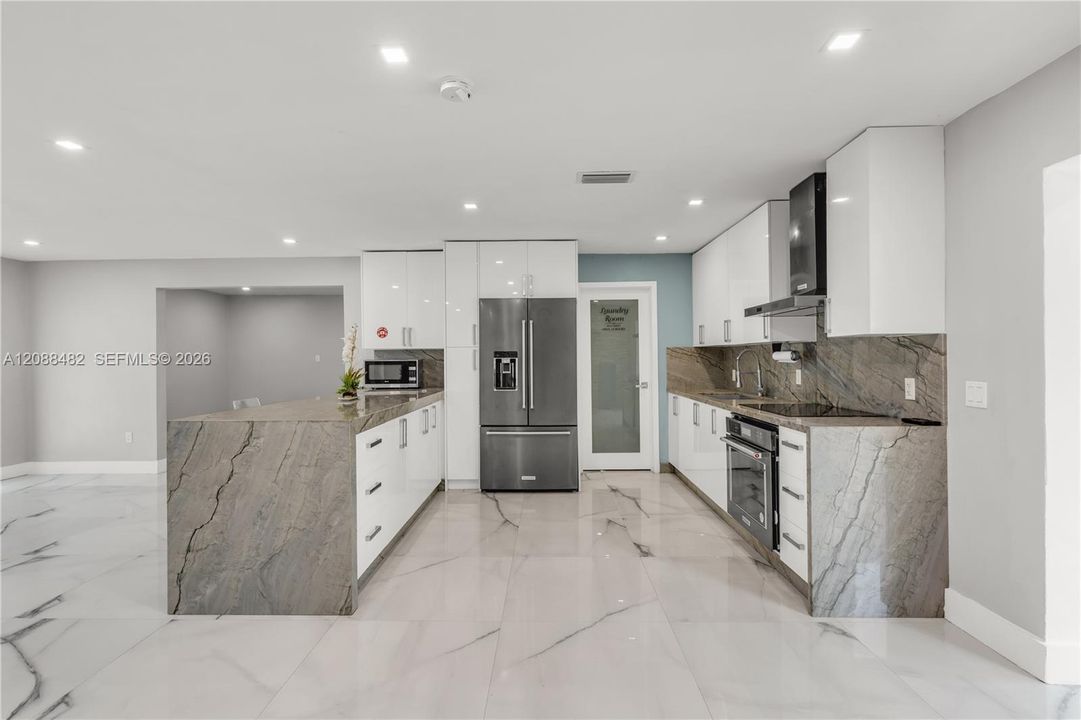 En Venta: $880,000 (4 camas, 3 baños, 1614 Pies cuadrados)