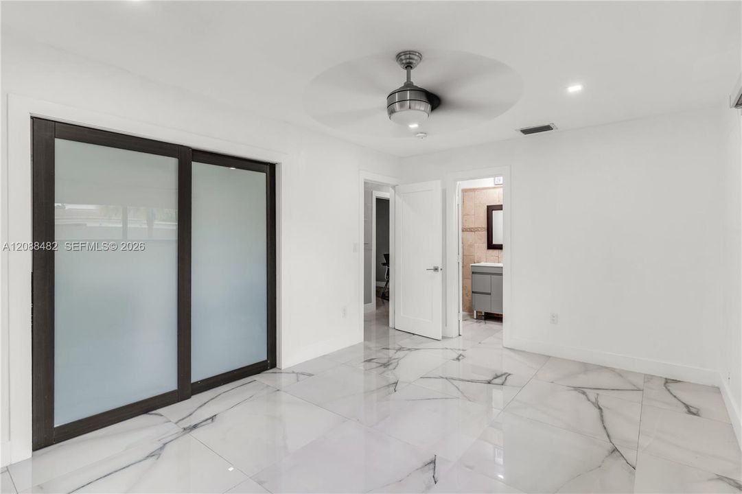 En Venta: $880,000 (4 camas, 3 baños, 1614 Pies cuadrados)