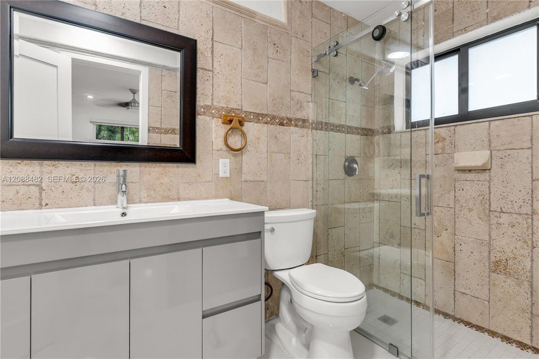 En Venta: $880,000 (4 camas, 3 baños, 1614 Pies cuadrados)