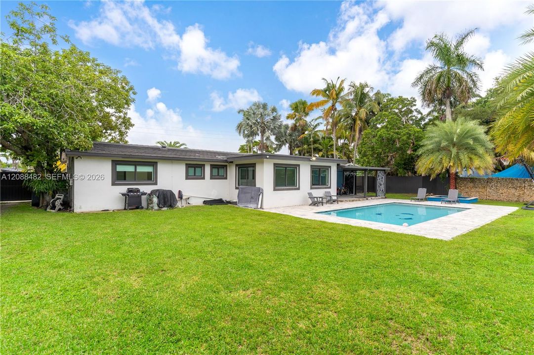 En Venta: $880,000 (4 camas, 3 baños, 1614 Pies cuadrados)