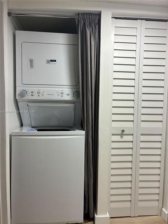出租: $1,995 (2 贝兹, 1 浴室, 0 平方英尺)